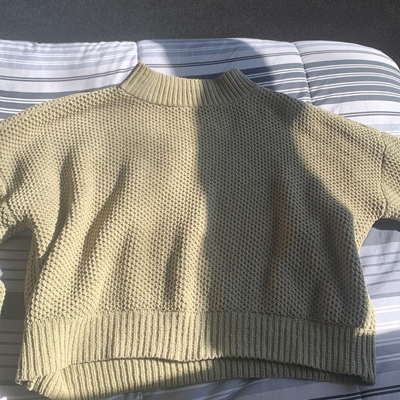 Hollister Green Sweater - Picture 1 of 2